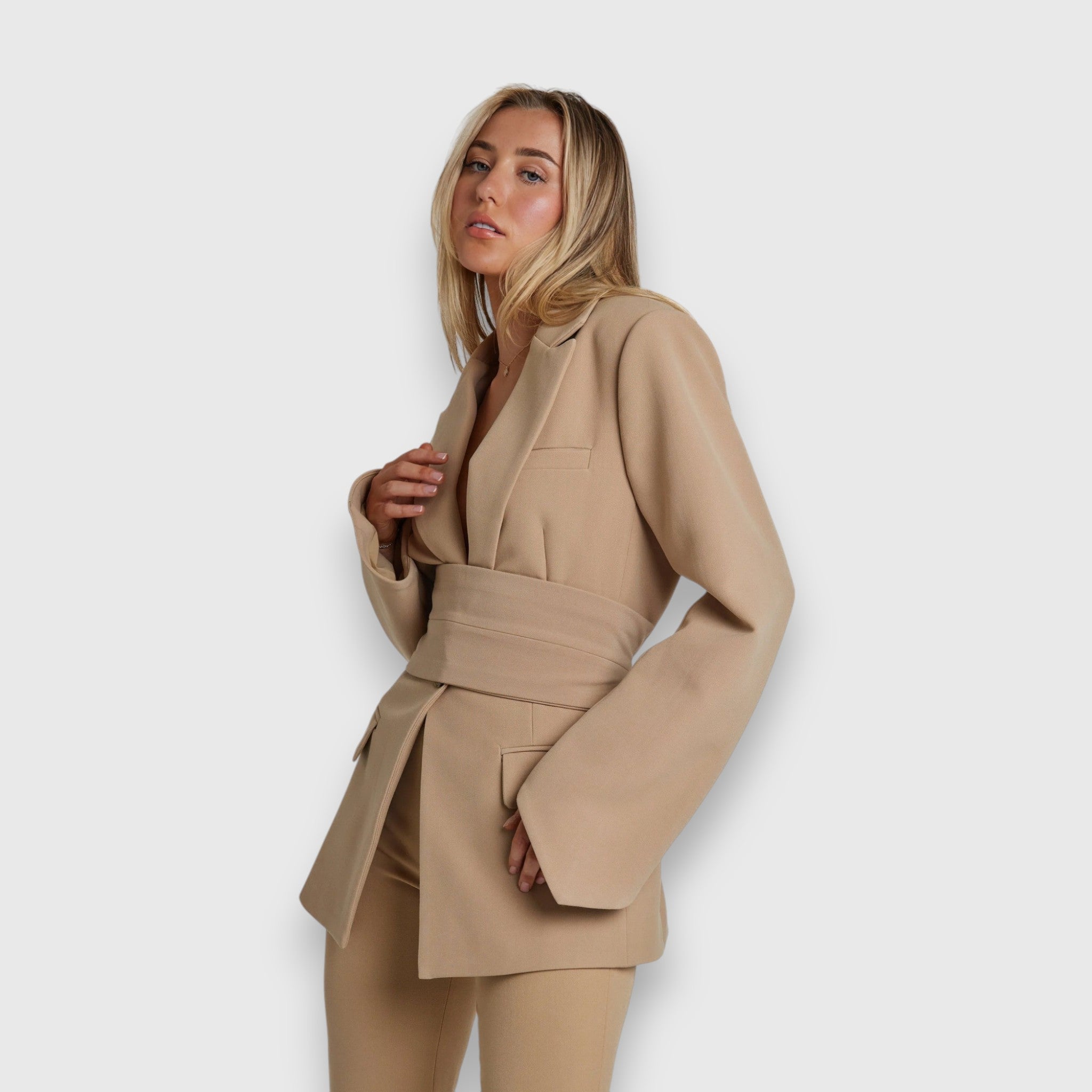 Elegant Women's Blazer for a Perfect and Unique Look