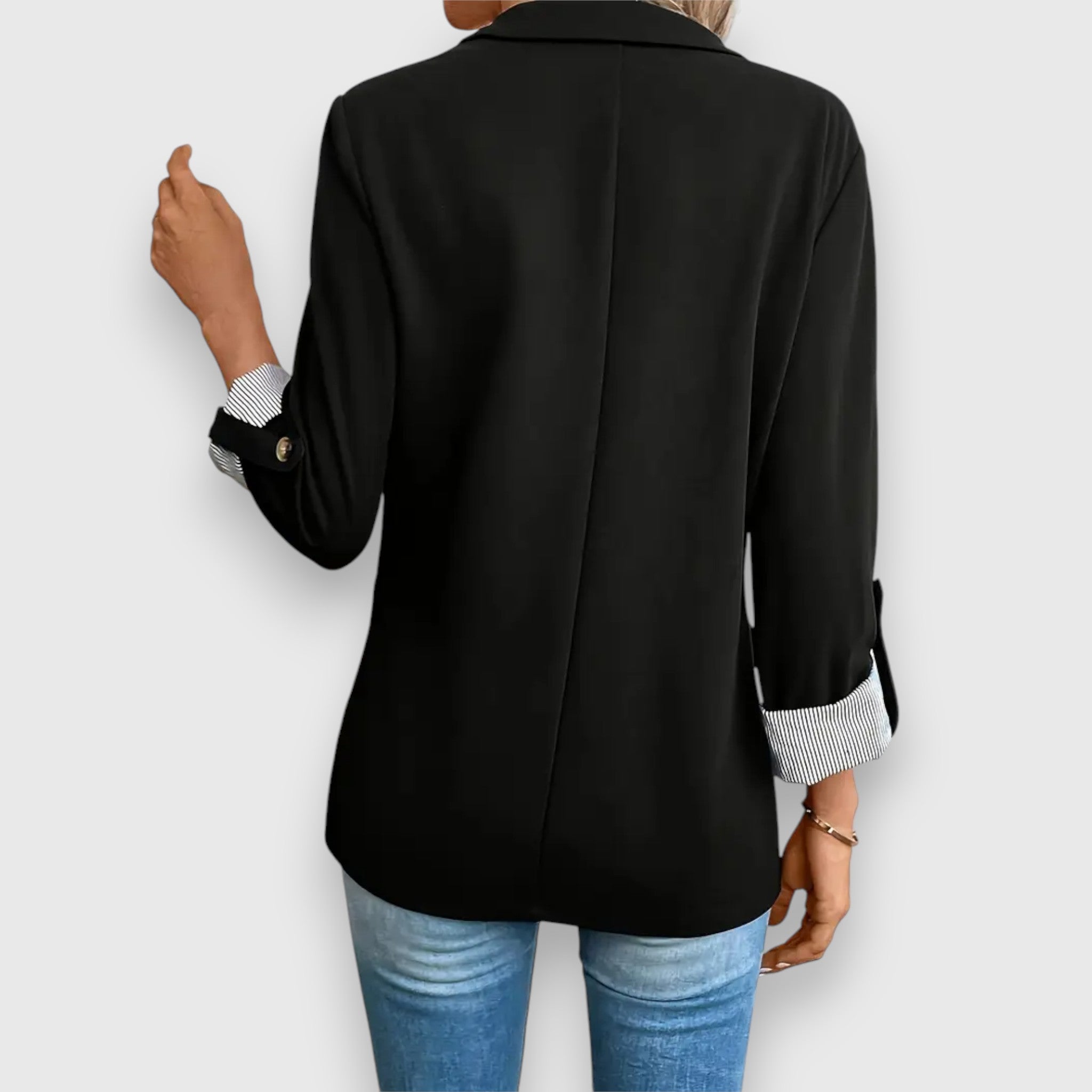 Elegant Blazer for Women - a fashionable and chic addition to your wardrobe