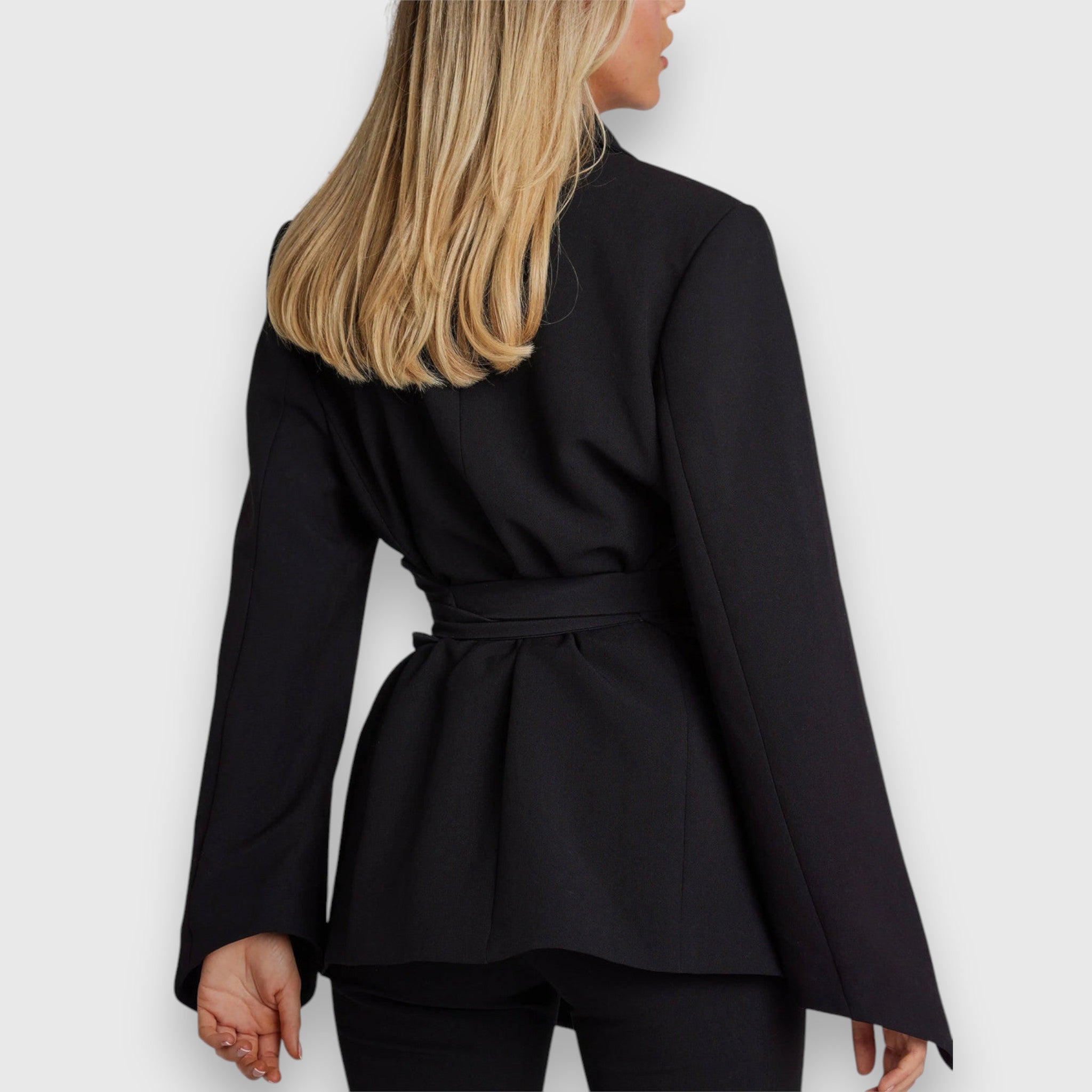 Elegant Women's Blazer for a Perfect and Unique Look