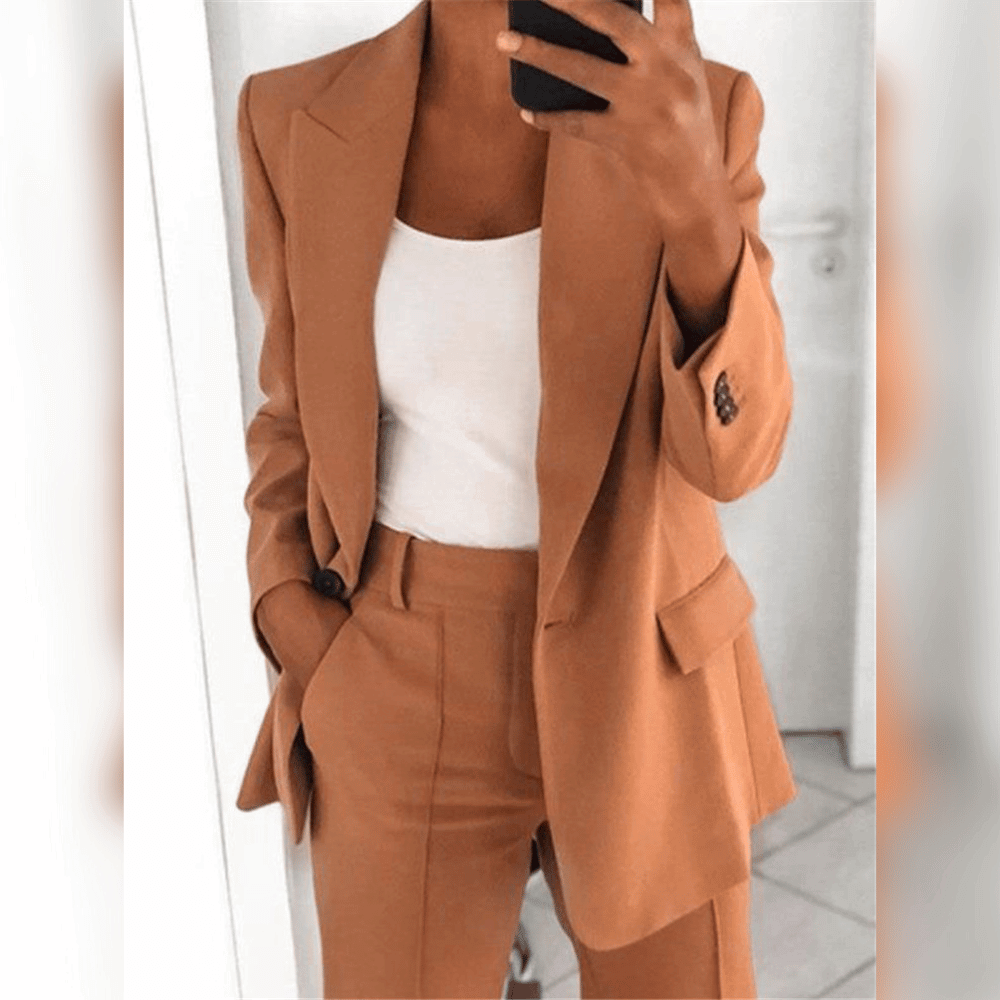 Elegant and Luxurious Women's Suit for Multiple Events