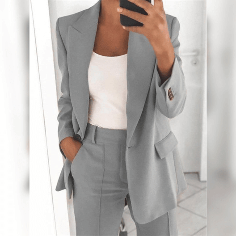 Elegant and Luxurious Women's Suit for Multiple Events