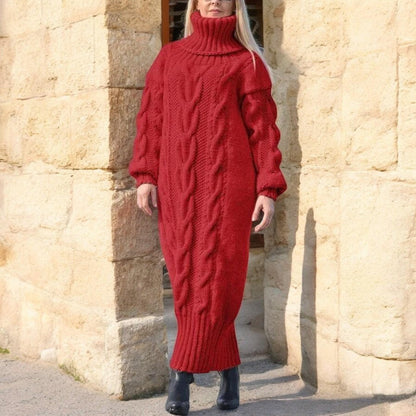 שמלת סוודר נוחה ואלגנטית עם טקסטורה עבה וחמה לימים קרים