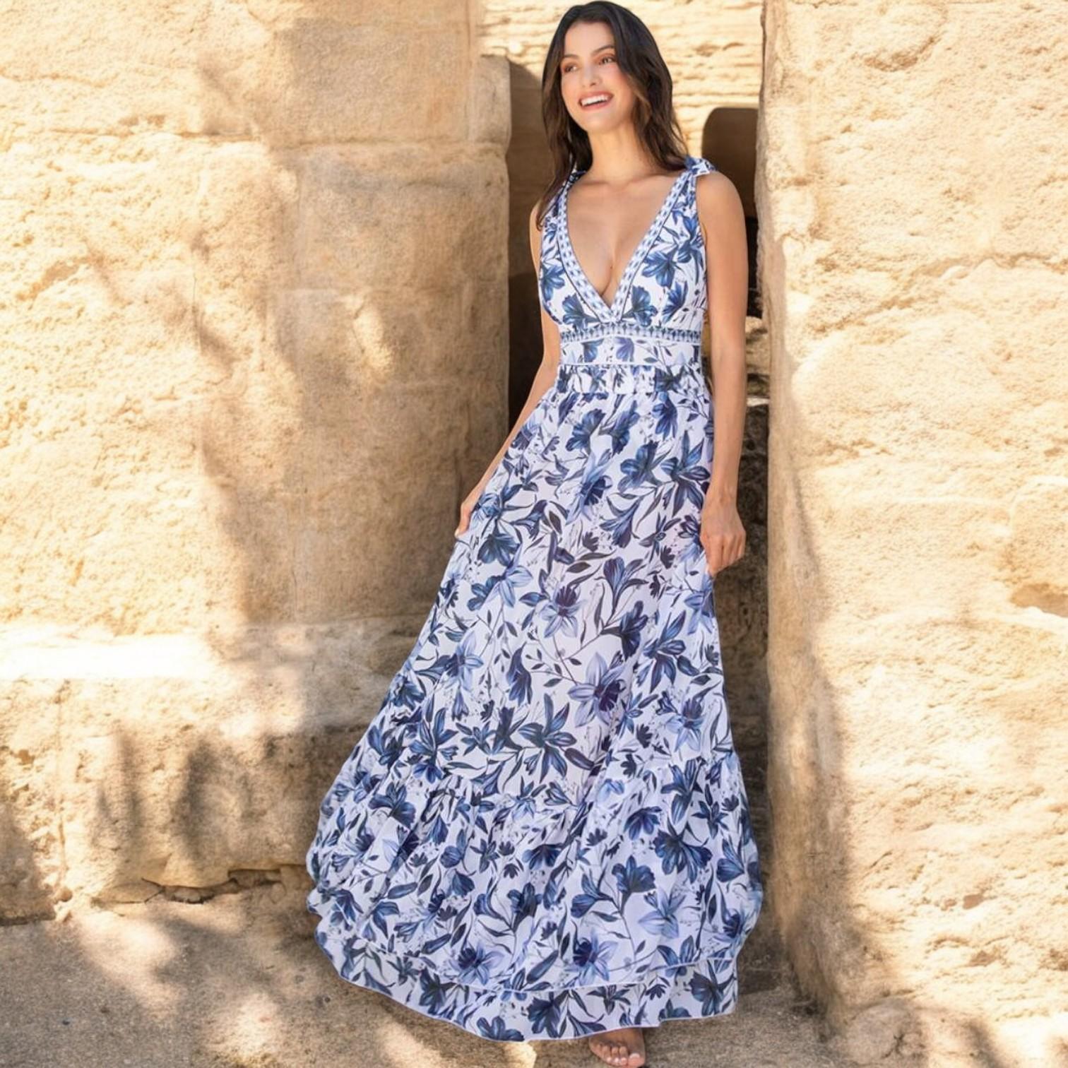 סטילולר ביקיני עם צווארון V וחצאית תואמת אלגנטית